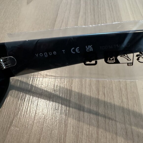 NWT Vogue Sunglasses VO5582S Black Smoke Oval Shape One Size - Picture 12 of 12